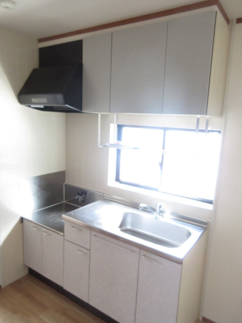 キッチン　★換気のしやすい小窓付き★