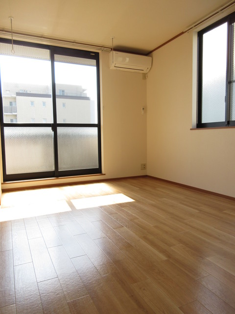 居室・リビング　★角部屋２面採光★