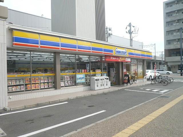 コンビニ　ミニストップ（コンビニ）まで706m