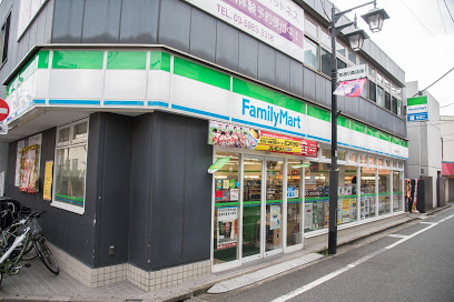 コンビニ　ファミリーマート 東長崎駅南店（コンビニ）まで46m
