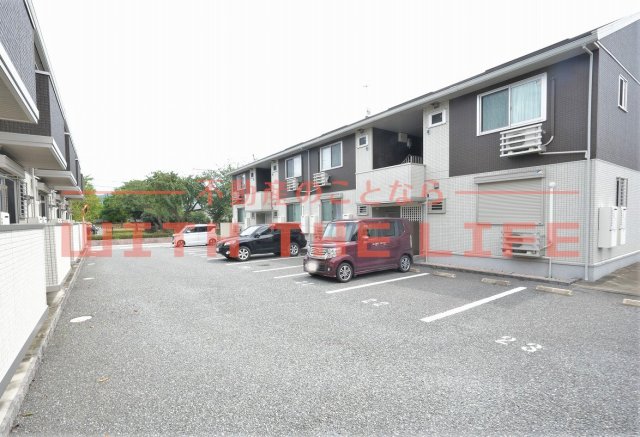 駐車場　駐車場があるので、車を買う予定の方も安心です