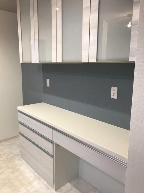 キッチン　造り付け食器棚