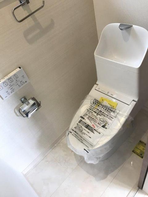 トイレ　１、２階共に温水洗浄便座付