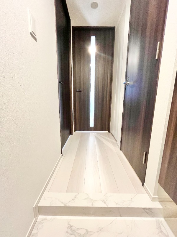 玄関　※別部屋の参考写真です。