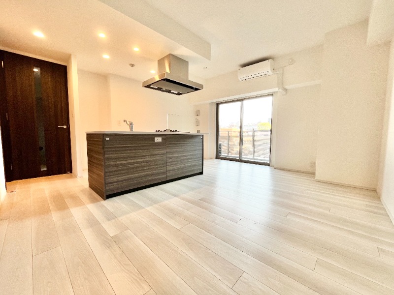 居室・リビング　※別部屋の参考写真です。