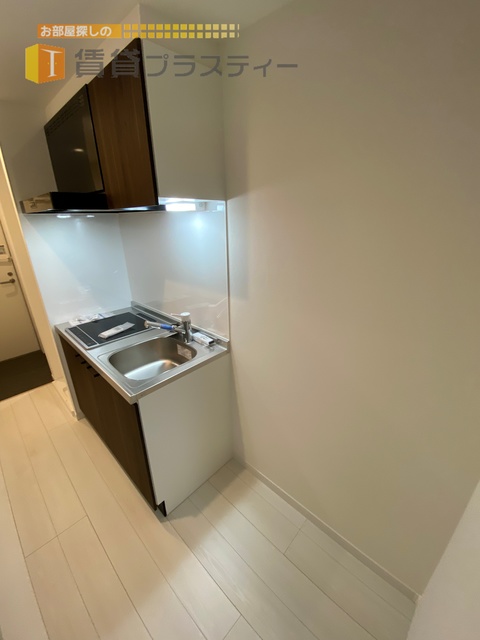 キッチン　冷蔵庫から戸棚までおけますね！