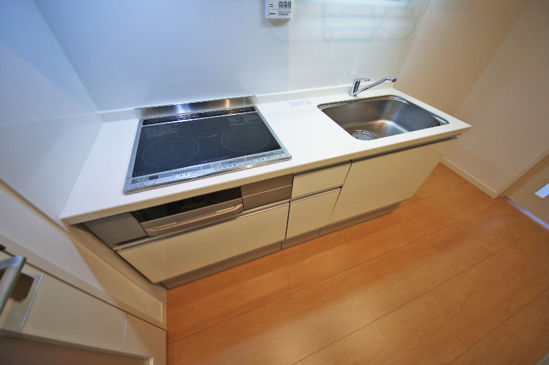 キッチン　２口ＩＨ・グリル付きのシステムキッチン