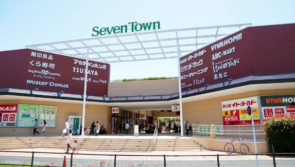 ショッピングセンター　セブンタウン小豆沢（ショッピングセンター）まで691m