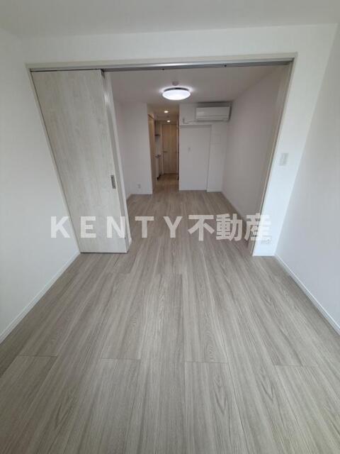 その他部屋・スペース　広くて明るい寝室