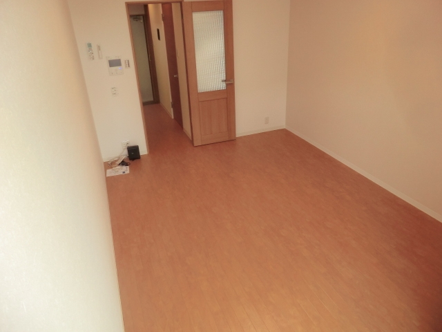 居室・リビング　エアコン付きで快適に過ごせます！