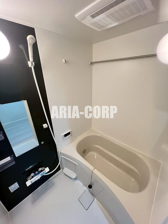 バス・シャワールーム　浴室乾燥機・追い焚き機能付きのバスルーム♪