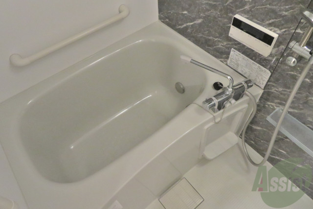 バス・シャワールーム　追い焚き機能が付いているのでいつでも温かいお風呂に入れますね