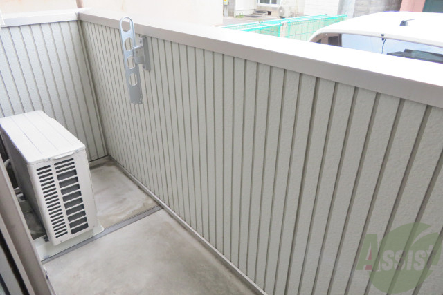 バルコニー　バルコニーがあるので洗濯物が外に干せてうれしいですね。