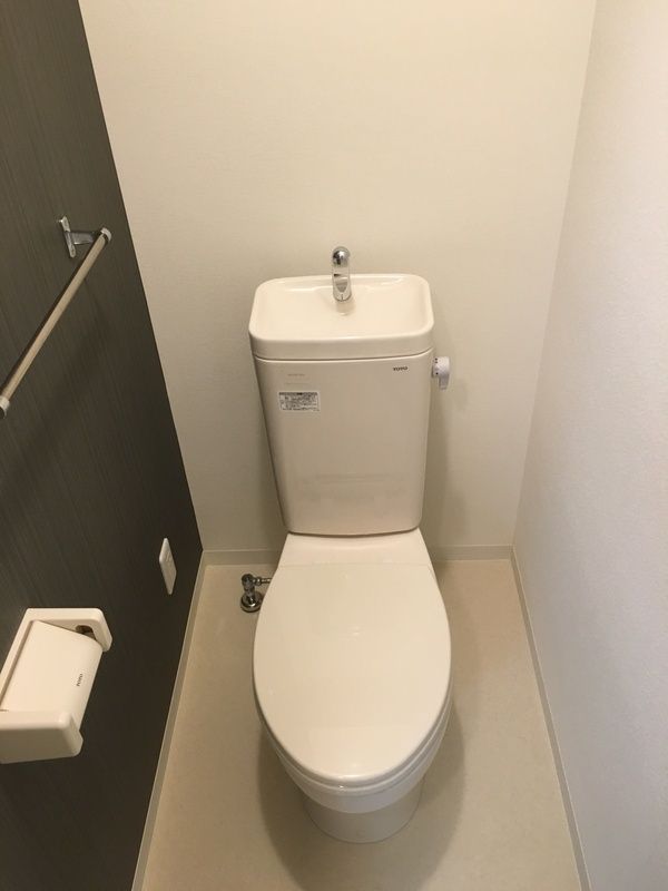 トイレ　別部屋参考写真となります