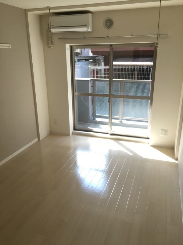 居室・リビング　別部屋参考写真となります