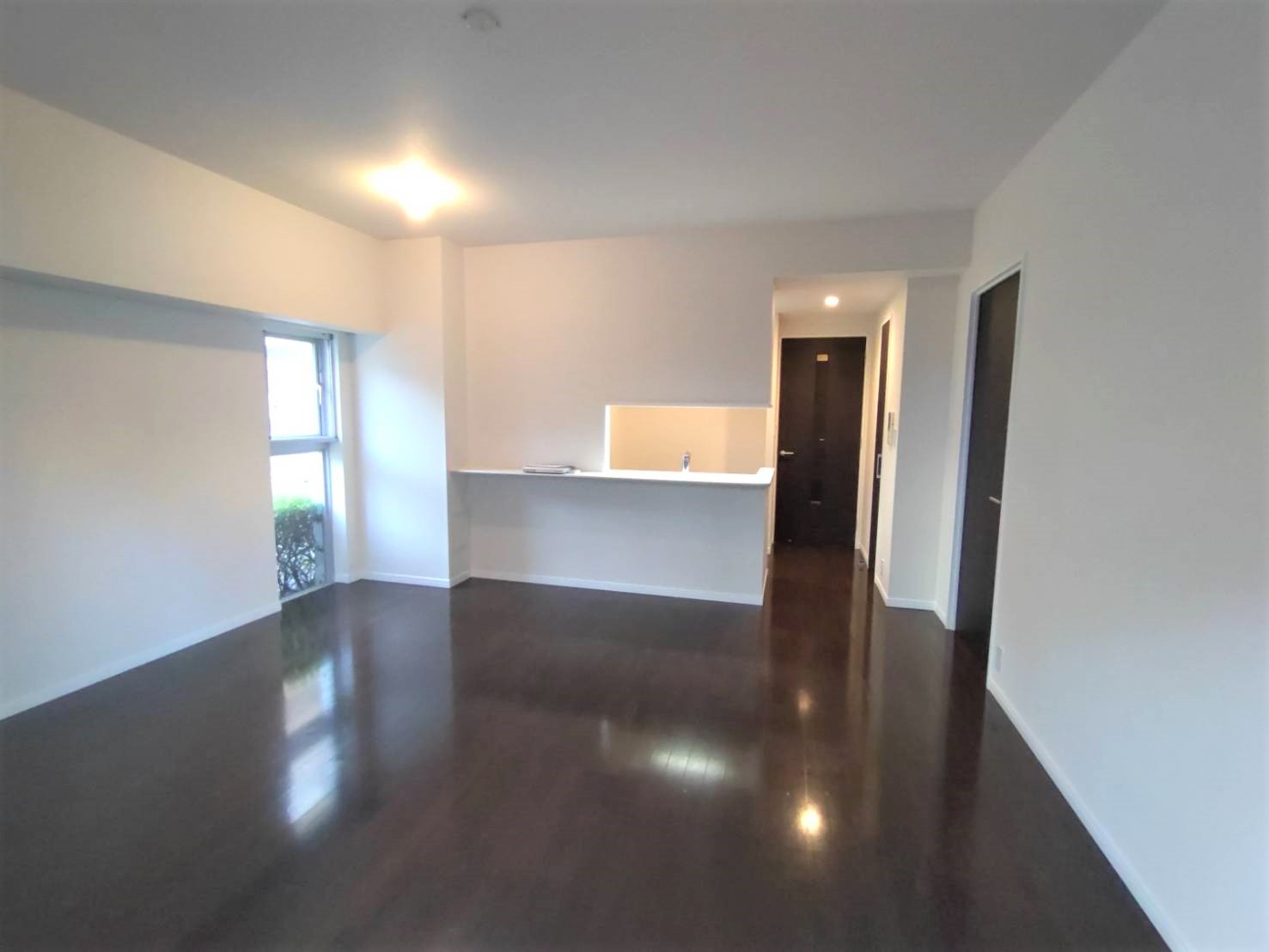 居室・リビング　※別部屋の参考写真です。