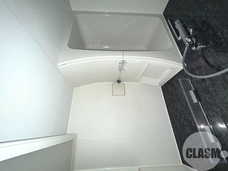 バス・シャワールーム　キレイにリフォームされています♪