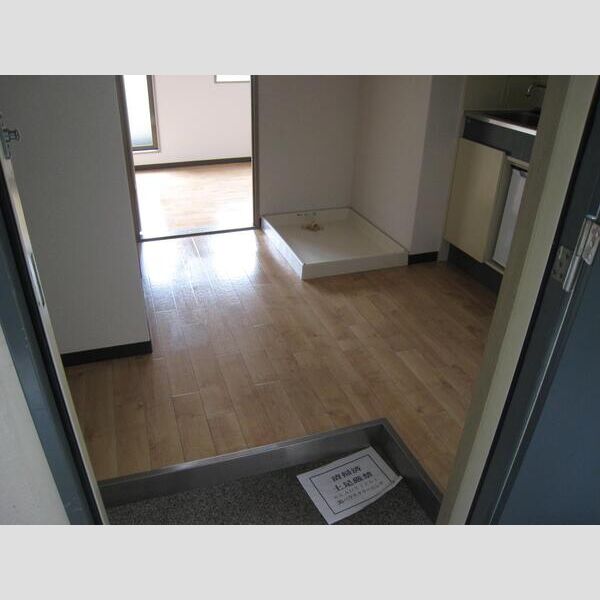 玄関　同仕様写真となります。