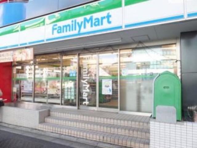コンビニ　ファミリーマート新宿新小川町店（コンビニ）まで446m