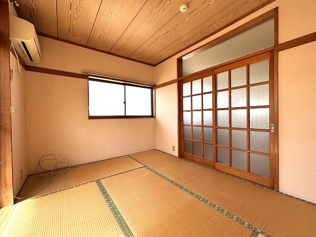 庭　和室の畳はこれから表替えしますので、綺麗になります♪