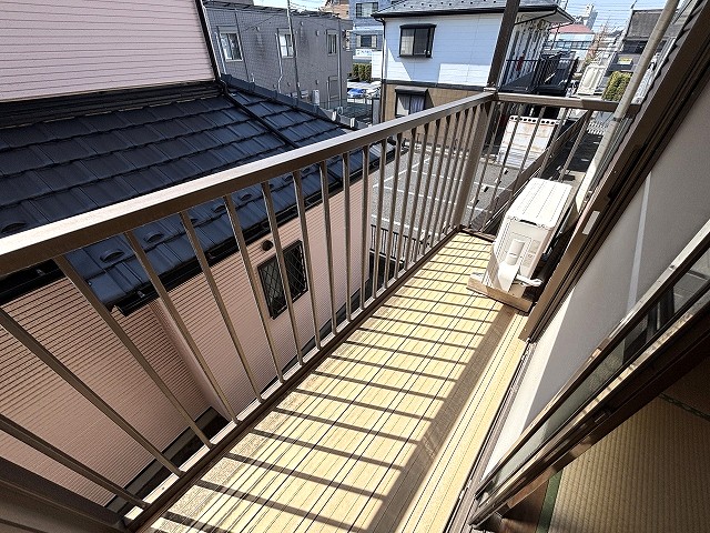 バルコニー　和室側にバルコニーが付いております。陽当たり良好♪
