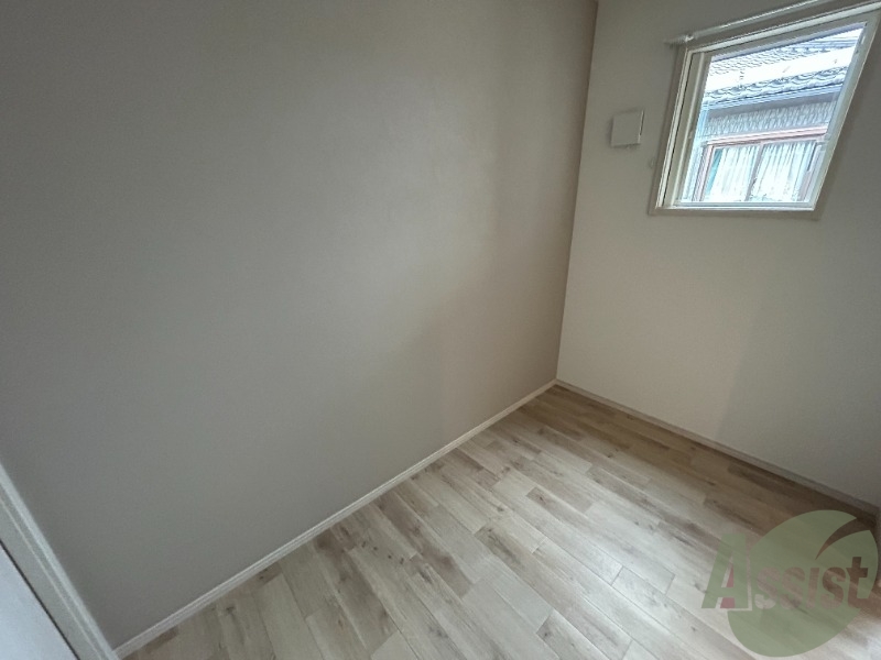 その他部屋・スペース　３帖の寝室です。セミダブルベッドも置けそうですね。