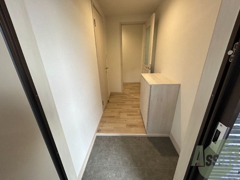 玄関　玄関はこんな感じ。買い物袋を抱えての帰宅でも楽々ですね。