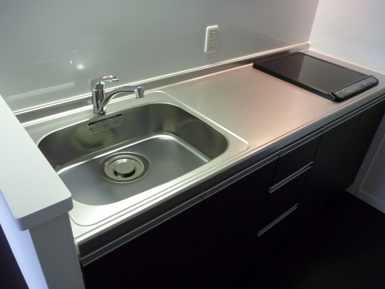 キッチン　安全なIH2コンロ（2口）