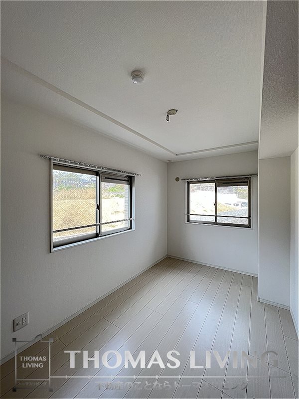その他部屋・スペース　2面採光で日当たり良好ですよ。
