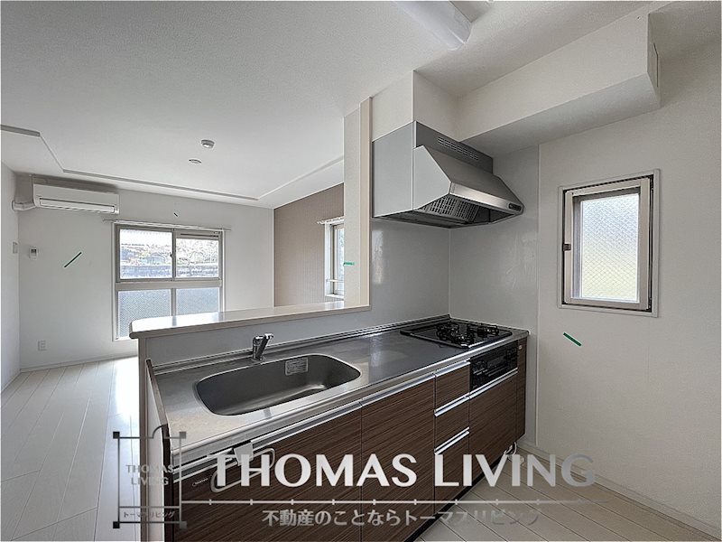 キッチン　3口コンロ・グリル付きですよ。