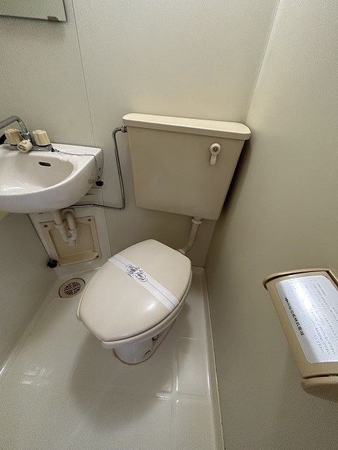 トイレ　落ち着いた色調のトイレです