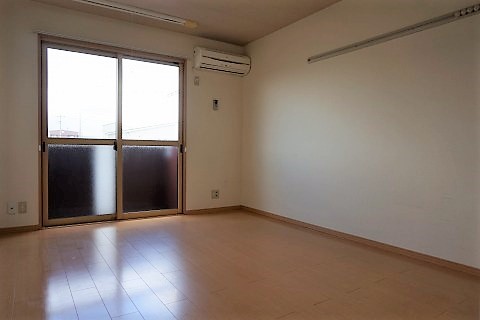 居室・リビング　同物件別部屋