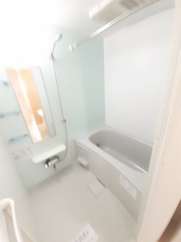 バス・シャワールーム　落ち着いた空間のお風呂です