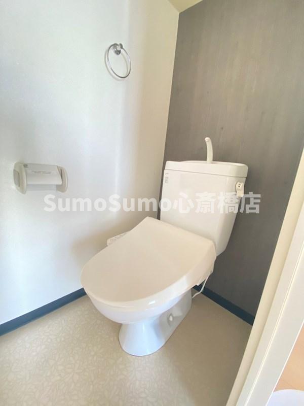 トイレ　落ち着いた色調のトイレです