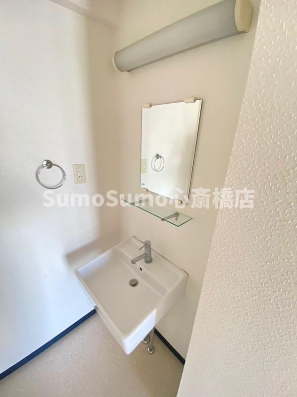 洗面設備　ゆったりとスペースのある洗面所