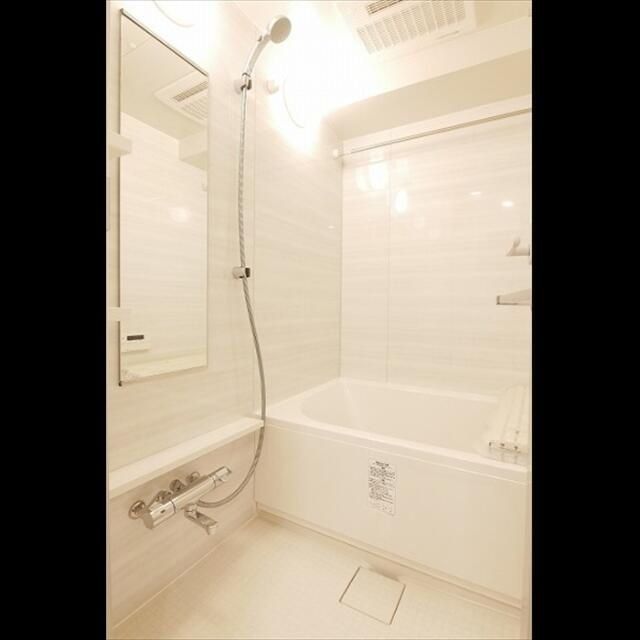 バス・シャワールーム　※別部屋の参考写真です。