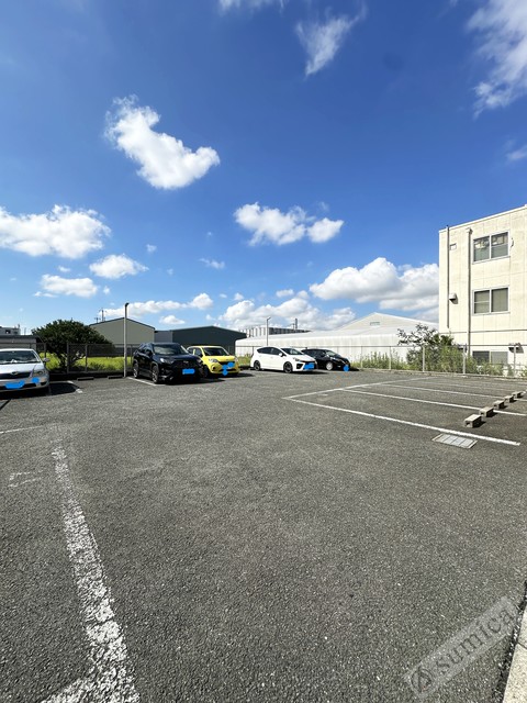 駐車場　広々とした敷地内駐車場