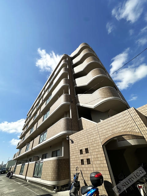 建物外観　鉄筋コンクリート造・ガッチリとした建物です♪