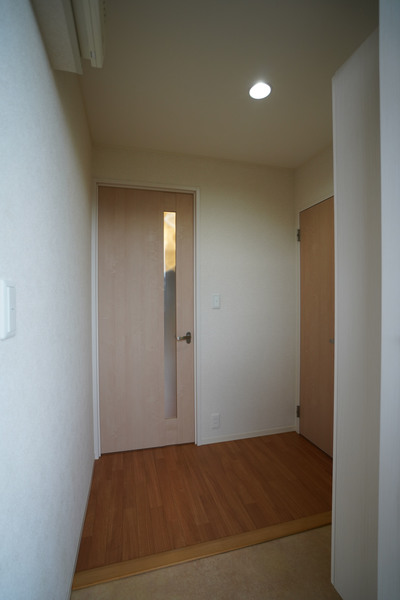玄関　同じ建物の別のお部屋