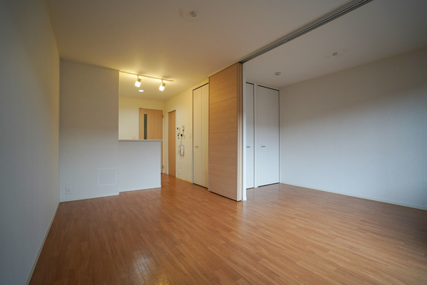 居室・リビング　同じ建物の別のお部屋