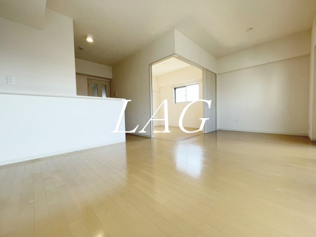 居室・リビング　洋室のお部屋です。（同仕様です。）