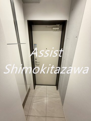 玄関　※同物件の参考写真です