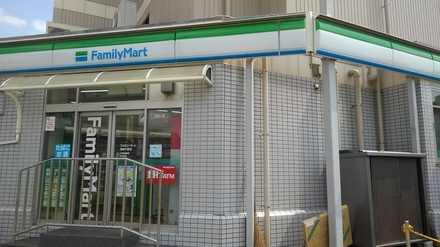 コンビニ　ファミリーマート（コンビニ）まで128m