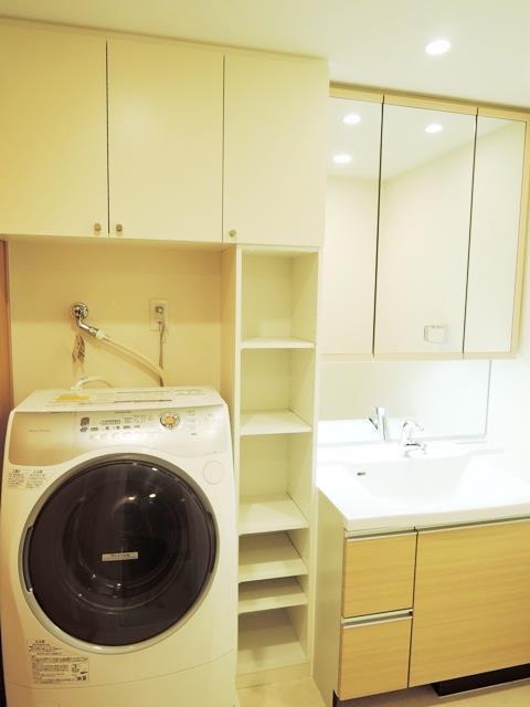 洗面設備　※写真は同タイプ住戸です。