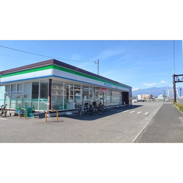 コンビニ　ファミリーマート山梨学院大学前店（コンビニ）まで271m