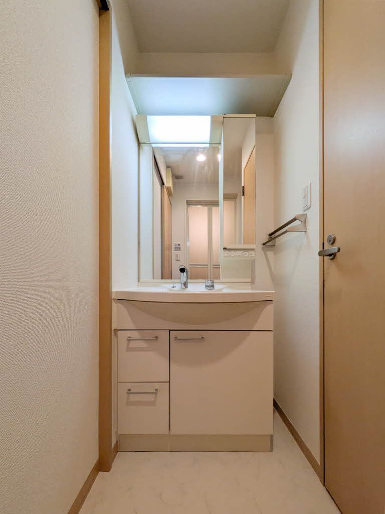 洗面設備　毎日使うものだからこそシンプルに。忙しい毎朝を迎えるように…