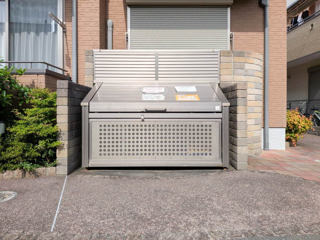 建物外観　ごみ置き場