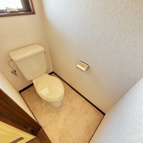 トイレ　※写真は別号室のものですので現状優先とさせていただきます