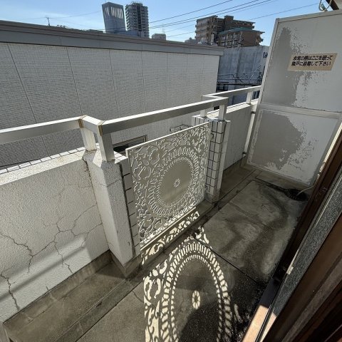 バルコニー　※写真は別号室のものですので現状優先とさせていただきます