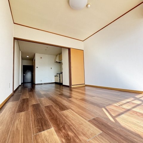 居室・リビング　※写真は別号室のものですので現状優先とさせていただきます